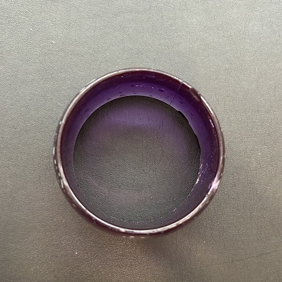 Vintage Plastic Bangle Bracelet, Purple with White Splatter Design, Boho, Retro - Picture 5 of 8